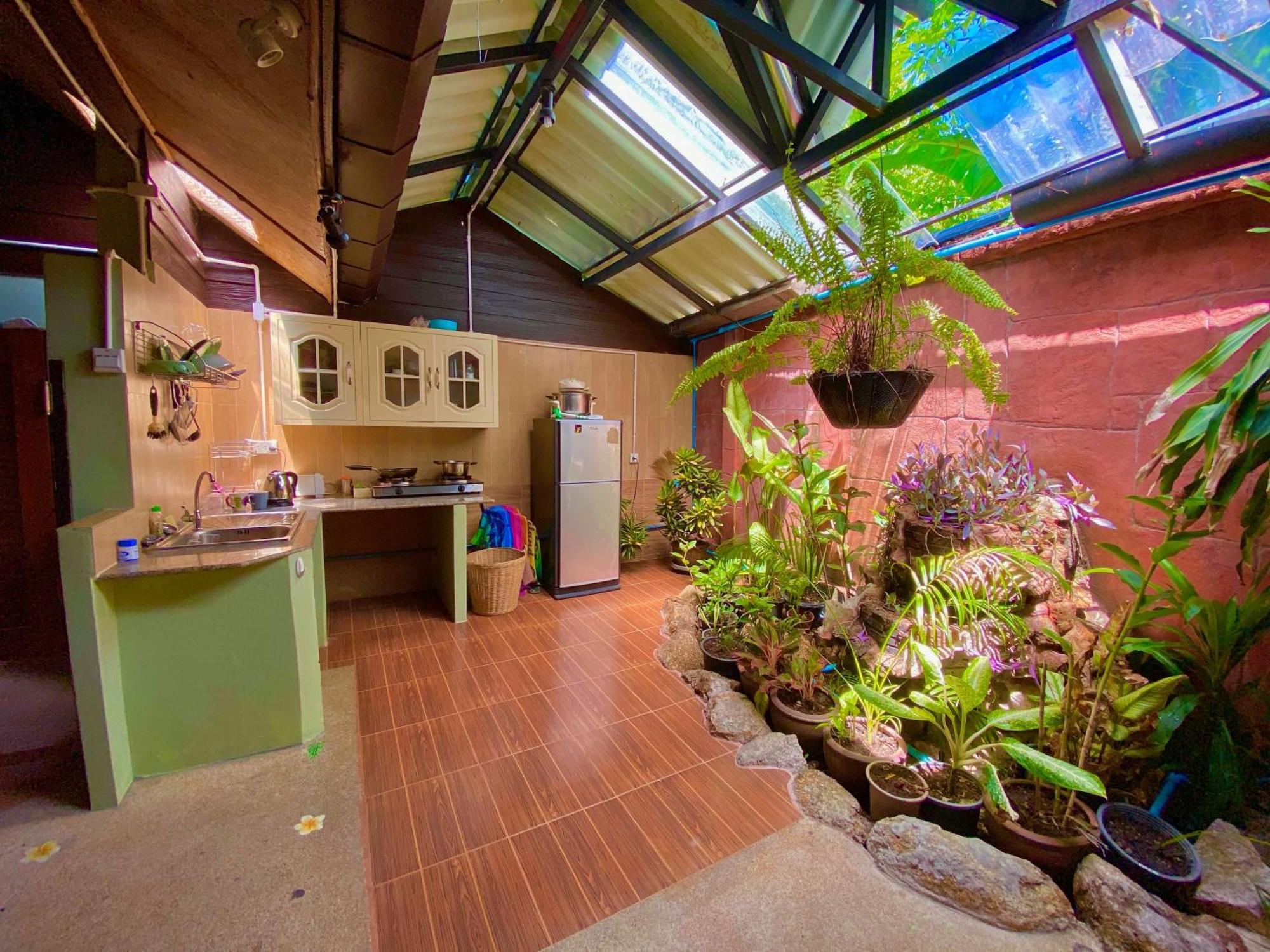 Shanti Lodge Phuket Chalong Exterior photo