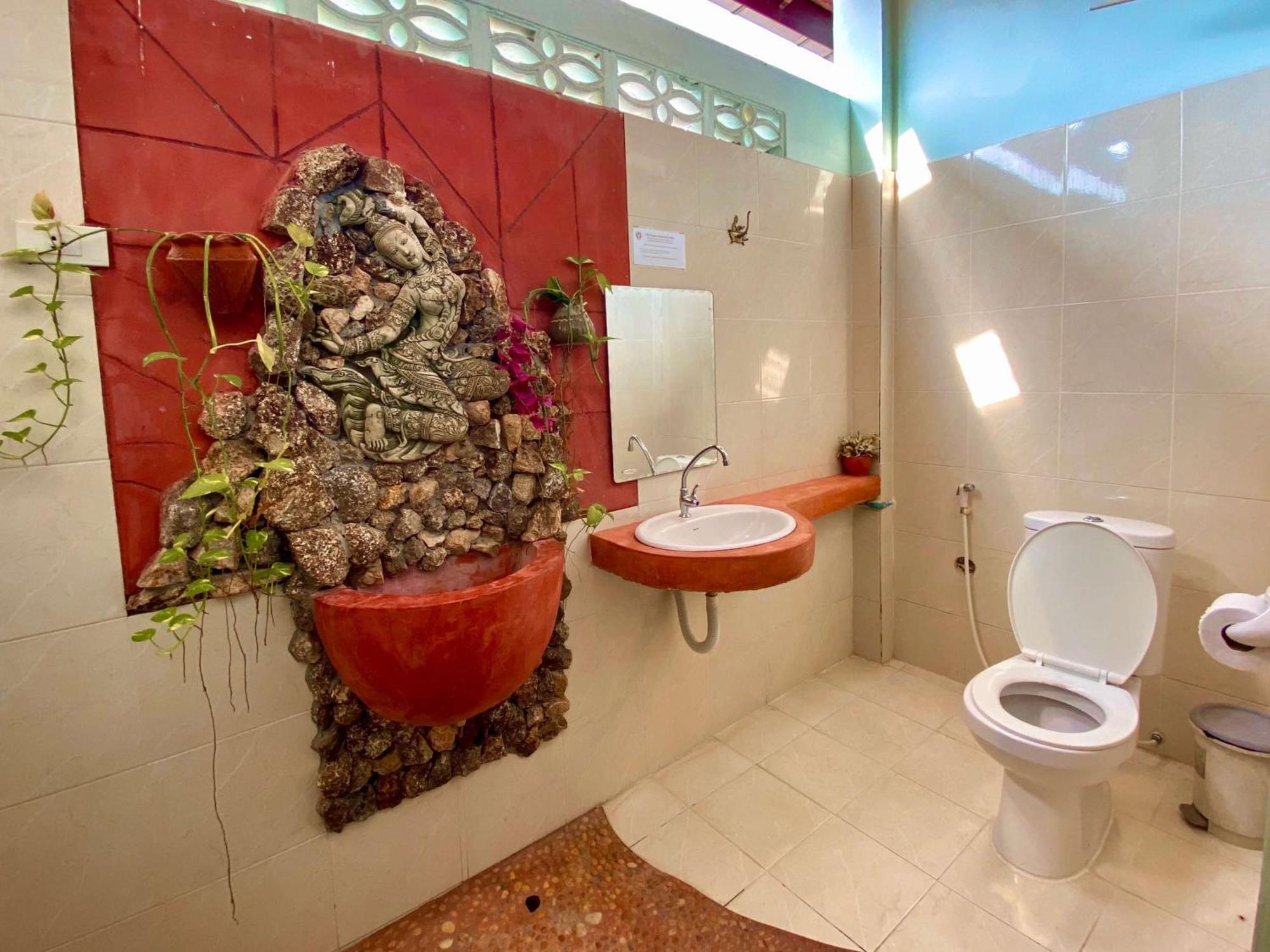 Shanti Lodge Phuket Chalong Exterior photo